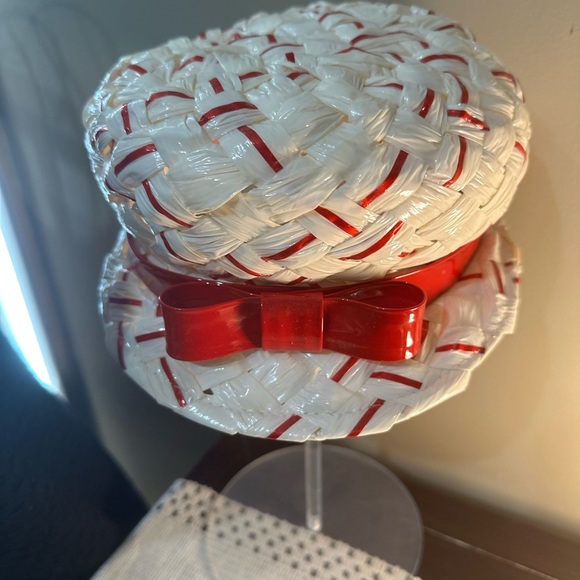 Vintage Red and White Woven Hat with Bow - Picture 4 of 10